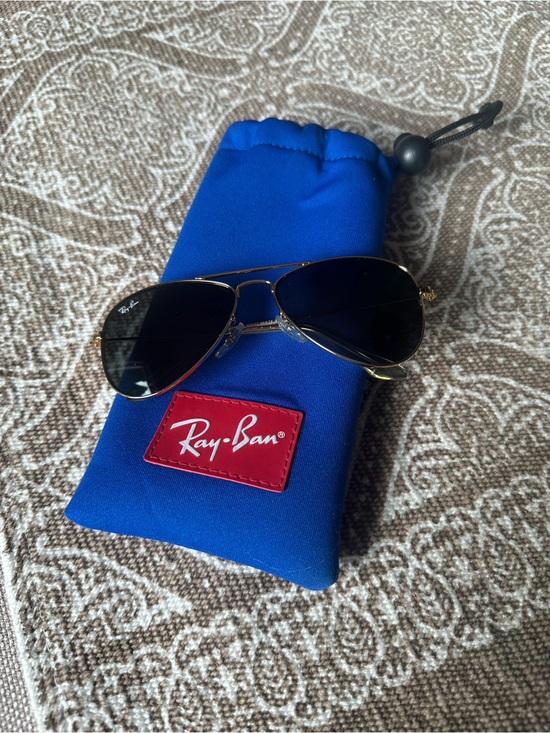 Ray-Ban Other - Ray-Ban Kids Aviator Sunglasses Gold Frame with Black Lenses